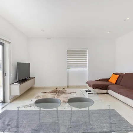 Apartment Marina View Slps 9 With Private Terrace & Bbq By 360 Estates *